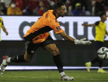 Real Betis golea en el regreso del arquero chileno Claudio Bravo