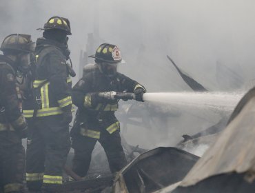 Incendio estructural en Rancagua dejó dos fallecidos y cuatro casas destruidas
