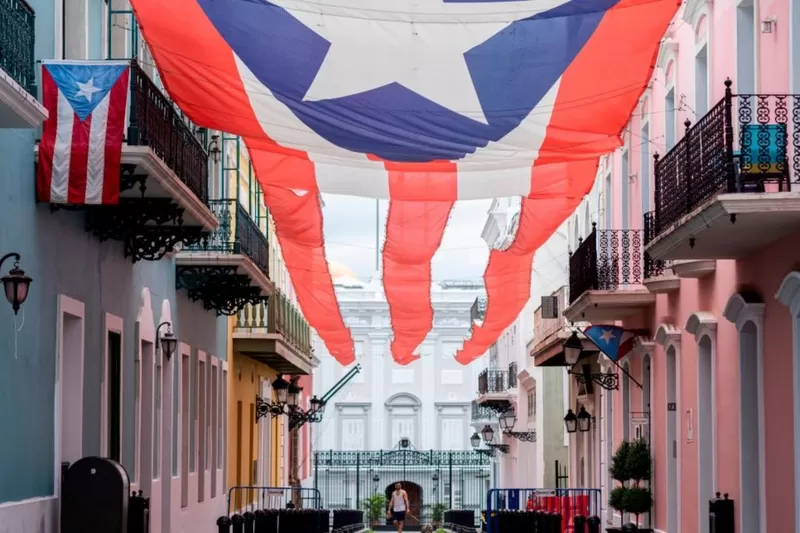 Cómo Puerto Rico pasó de ser un milagro económico a convertirse en el territorio con la mayor deuda pública en la historia de EE.UU.