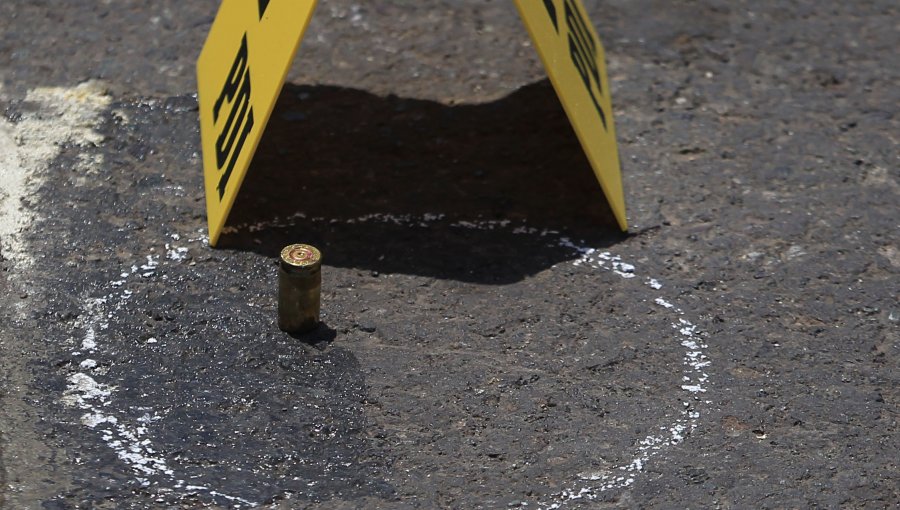 Un hombre asesinado y una mujer herida en su pierna dejó balacera en Cerrillos