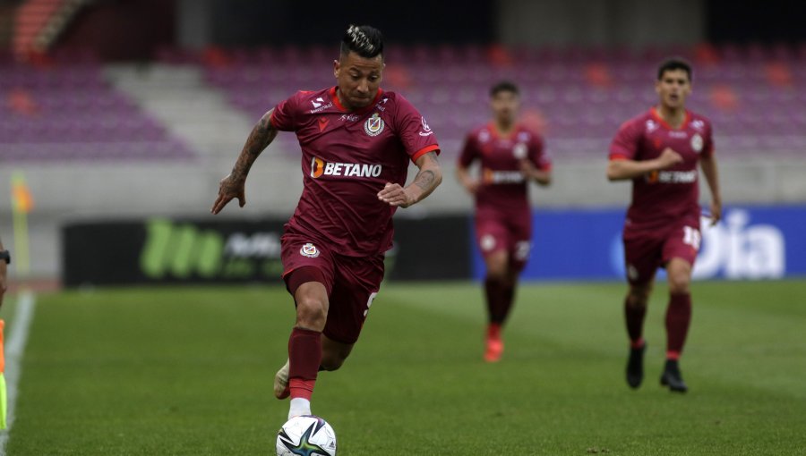 Leonardo Valencia continuará vistiendo la camiseta de Deportes La Serena durante la temporada 2022