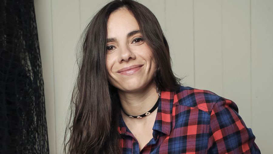 María Gracia Omegna encanta en redes sociales con jumper colegial