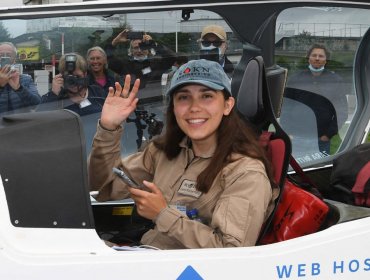 La piloto de 19 años que se convirtió en la mujer más joven en completar sola la vuelta al mundo