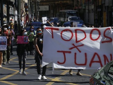 Desesperación de familiares en búsqueda de colectivero extraviado: Realizan marcha por calles de Valparaíso pidiendo ayuda a autoridades