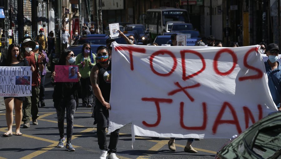 Desesperación de familiares en búsqueda de colectivero extraviado: Realizan marcha por calles de Valparaíso pidiendo ayuda a autoridades