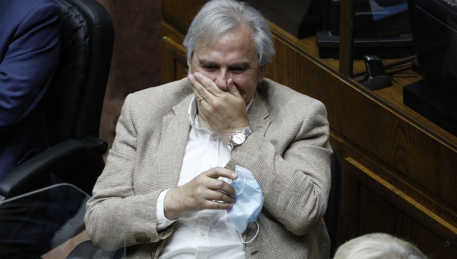 "Antígeno prostático": Chascarro de senador Iván Moreira sacó carcajadas durante intervención en el Congreso