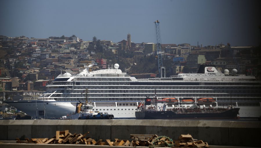 Crucero Viking Jupiter realizó segunda recalada en puerto de Valparaíso