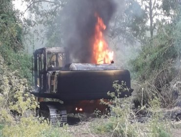 Encapuchados armados incendiaron maquinaria forestal y containers tras intimidar a guardias en Lautaro