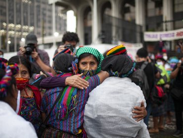 Condenan a 30 años de cárcel a cinco exmilitares por violar a decenas de mujeres indígenas en la guerra de Guatemala