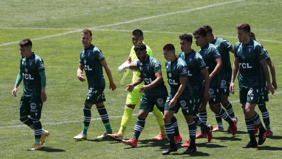 Santiago Wanderers cayó con dos tempraneros goles ante Peñarol en amistoso de pretemporada