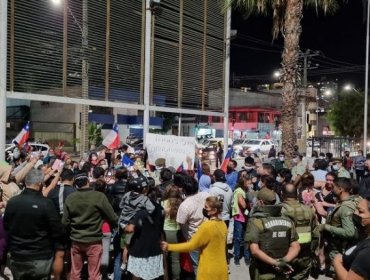 Vecinos de Iquique se manifestaron tras violenta agresión de migrantes contra Carabineros en Cavancha