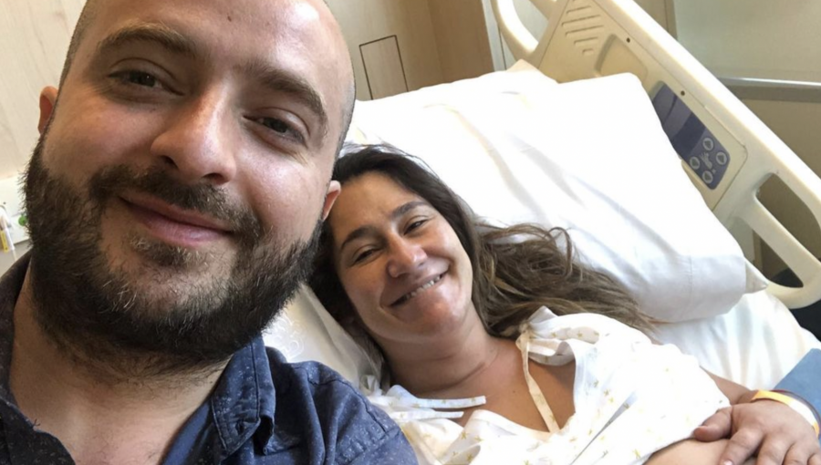 “Toto” Acuña enterneció las redes sociales al compartir especial fotografía junto a Belén Mora y su hijo