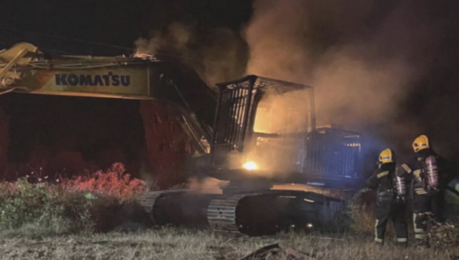 Investigan intencionalidad en incendio que destruyó una máquina retroexcavadora en zona rural de Temuco