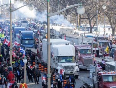 Protesta de camioneros contra la vacuna obligatoria origina un caos en Canadá