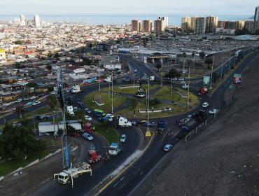 Alcalde de Iquique defiende el paro general: "El gobierno no quiso escuchar, lo guardó debajo de la alfombra"