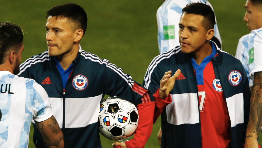 Alexis, Isla y Aránguiz encabezan el listado de seleccionados al borde de la suspensión por tarjetas amarillas
