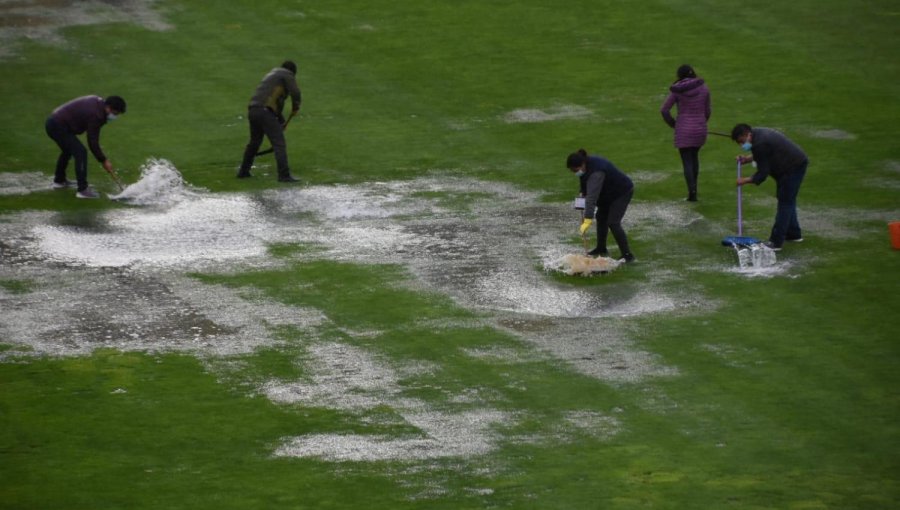 Lluvia y granizos obligan a postergar 30 minutos el inicio del duelo Bolivia vs Chile