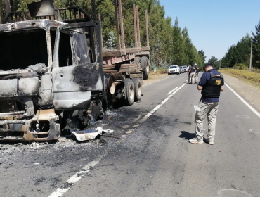 Nuevo ataque incendiario deja a camión destruido en Collipulli: no hay heridos