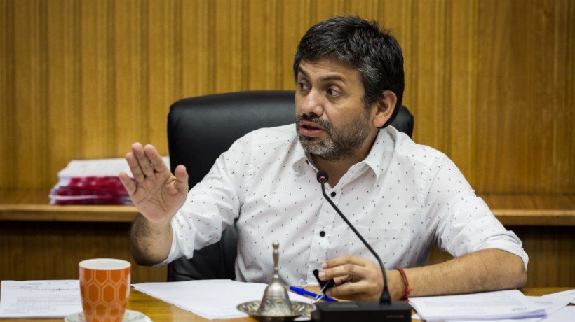 Crisis migratoria: Alcalde de Arica fustiga a Andrés Allamand por "falta de liderazgo"