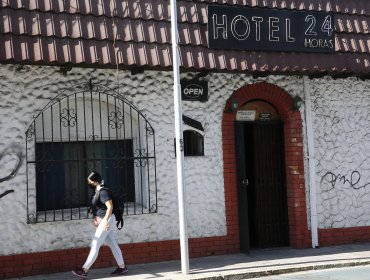 Homicidio frustrado en motel de Santiago: Mujer fue baleada por hombre con el que ingresó al inmueble