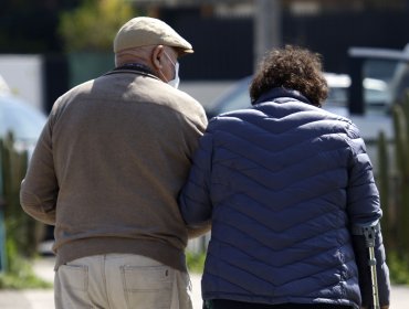 Encuesta arroja que 4 de cada 10 personas mayores sufre depresión en Chile