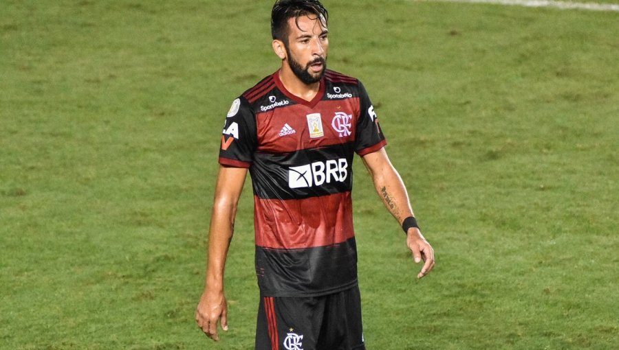 Hinchas de Flamengo perdieron la paciencia con Mauricio Isla y pidieron su salida