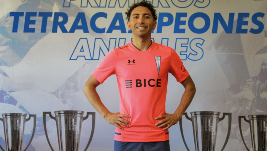 "Cimbi" Cuevas a los hinchas de la UC: "Si me van a criticar, que sea por mi desempeño futbolístico"