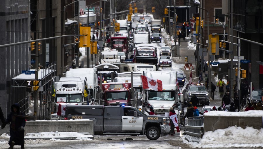 Capital de Canadá en estado de emergencia por protesta de camioneros contra la vacuna obligatoria