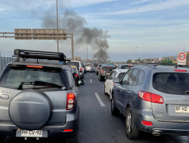Con barricadas bloquean ruta que une Iquique con Alto Hospicio en manifestación contra la crisis migratoria y la delincuencia
