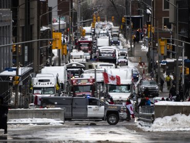 Capital de Canadá en estado de emergencia por protesta de camioneros contra la vacuna obligatoria