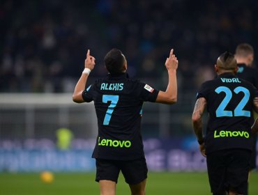 Con tremendo golazo de Alexis, el Inter avanzó a semifinales de la Copa Italia