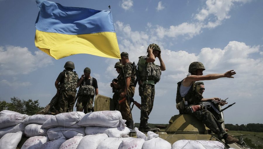 Qué es y por qué se habla de "guerra híbrida" en el conflicto entre Rusia y Ucrania
