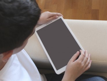 Estudio advierte que el 55% de niños y adolescentes entre 8 y 17 años ha sido contactado por desconocidos en internet