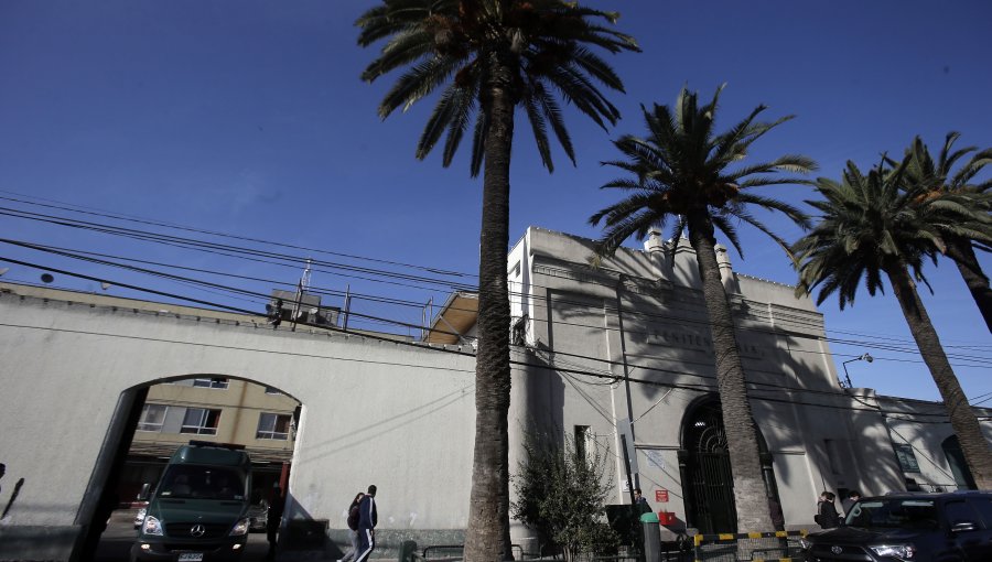 Brote de coronavirus afecta a cerca de 200 internos y funcionarios en la ex Penitenciaría de Santiago