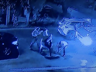 Delincuentes hieren con un destornillador a conductor que se resistió al robo de su automóvil en Las Condes