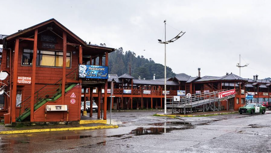 Reclamo por valores de un restaurante de Angelmó enciende las redes sociales