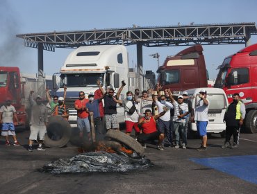 Inminente bloqueo de camioneros a los puertos de Valparaíso y San Antonio en protesta a asesinato en Antofagasta