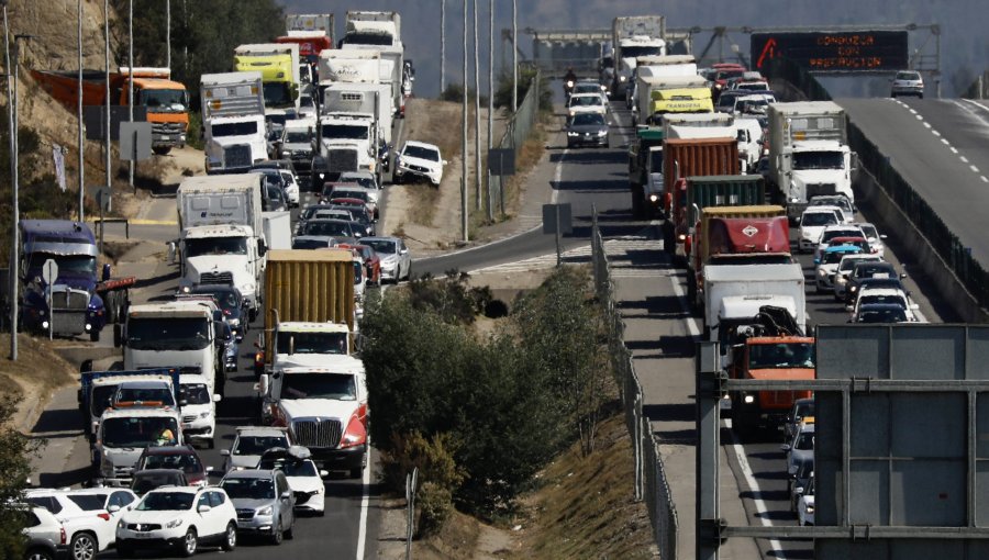 Kilométrica congestión origina bloqueo de camioneros en la ruta 68: acción es de carácter indefinido