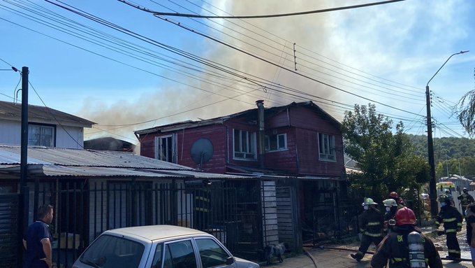 5 viviendas afectadas y un bombero herido en incendio en Valdivia