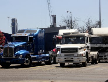 Sigue el caos en carreteras y aeropuertos: Pese a los anuncios del Gobierno continúan los bloqueos