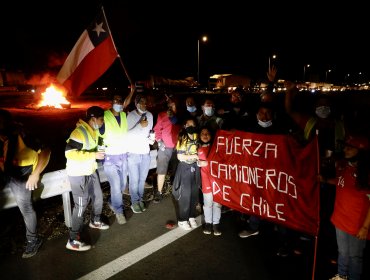 Gobernador de Antofagasta criticó al gobierno por negociación con camioneros