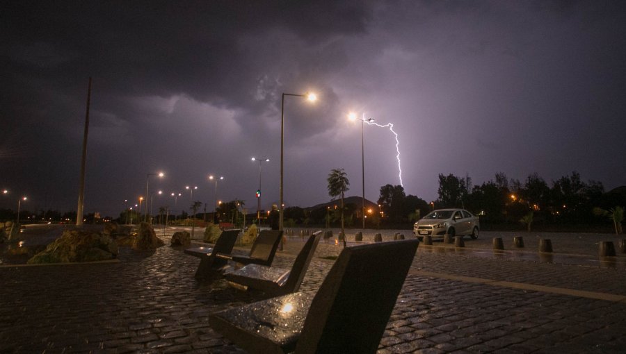 Emiten aviso por tormentas eléctricas desde las regiones de Coquimbo hasta O'Higgins
