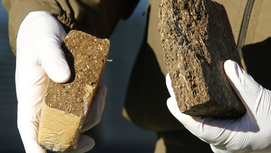 Sorprenden a dos extranjeros con una gran cantidad de droga en Santiago