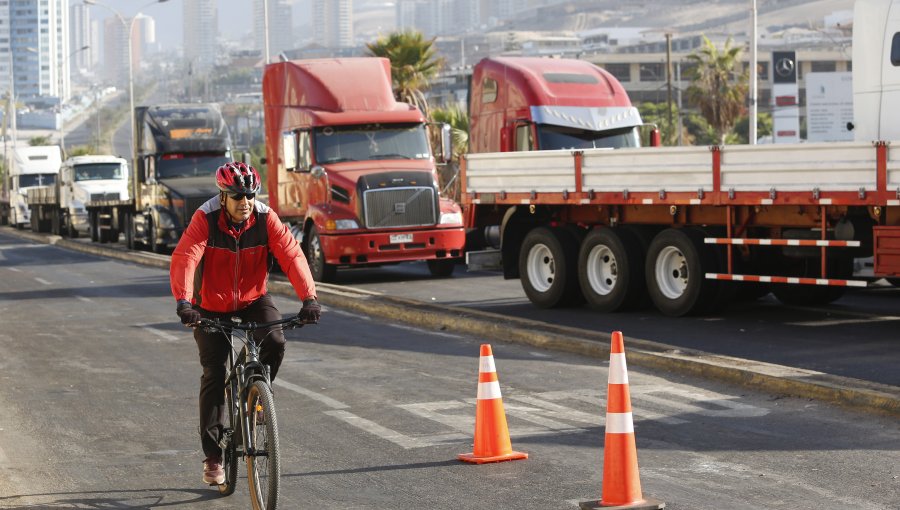 Camioneros comenzaron a desbloquear las rutas que estaban tomadas en el país