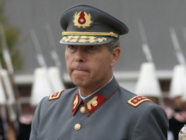 Revelan que ex comandante en jefe del Ejército, Óscar Izurieta, reconoció uso de gastos reservados para la familia Pinochet