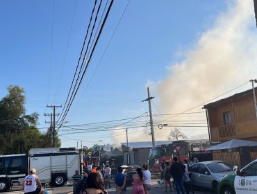 Incendio en la comuna de Renca deja cuatro viviendas con graves daños