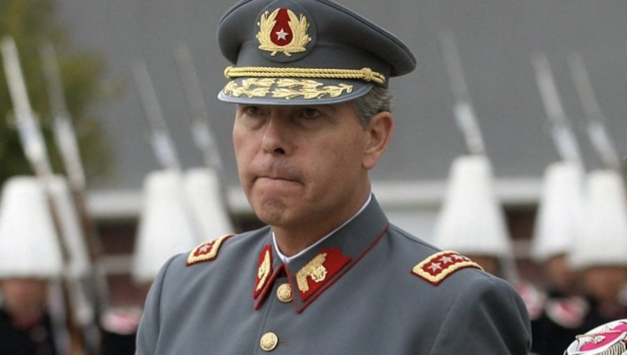 Revelan que ex comandante en jefe del Ejército, Óscar Izurieta, reconoció uso de gastos reservados para la familia Pinochet