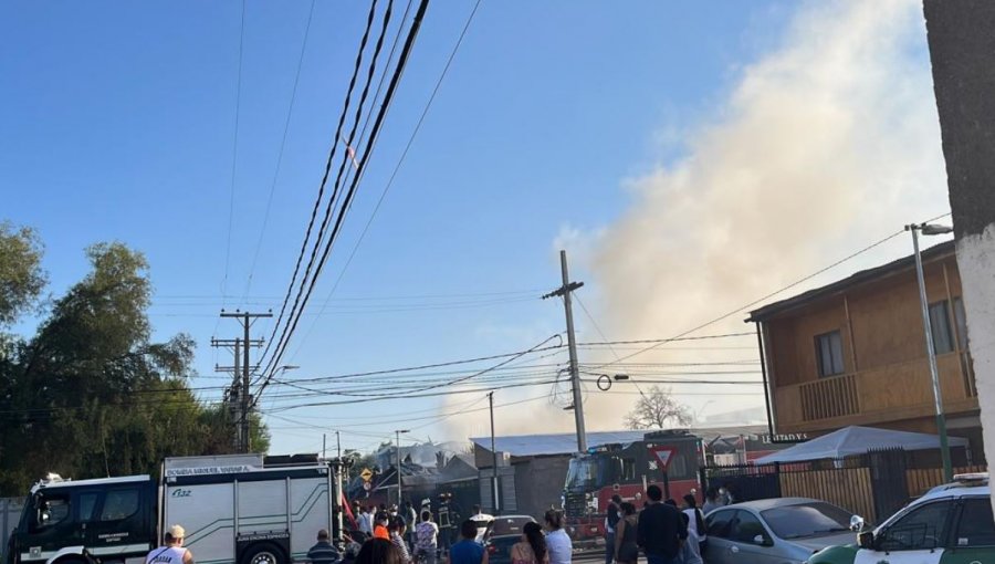 Incendio en la comuna de Renca deja cuatro viviendas con graves daños