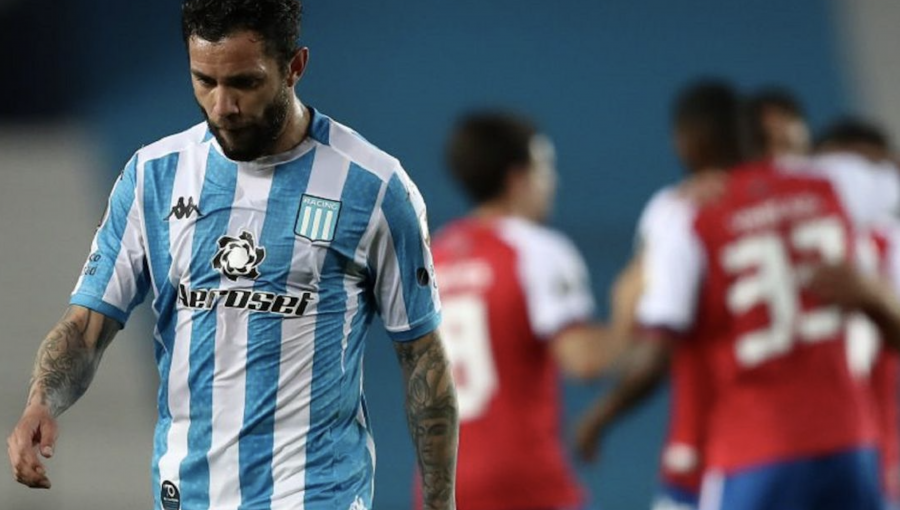 Nueva lesión dejaría a Eugenio Mena tres semanas alejado de las canchas