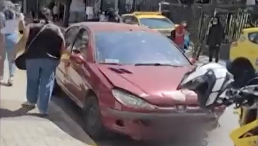 Madre dejó solo a su bebé de 1 año adentro de un automóvil por entrevista laboral en Providencia